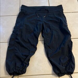 Lululemon black capri pants